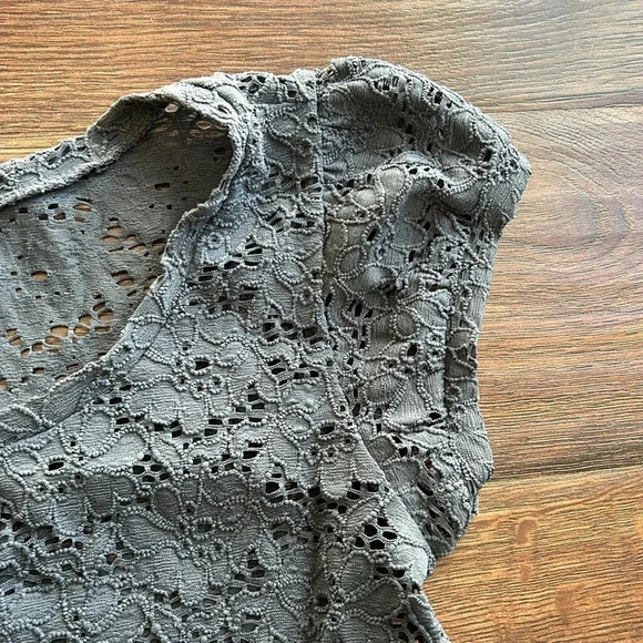 Sound & Matter Steel Blue Shirt | Crop Top | Floral | Blue Floral Top - Picture 4 of 6